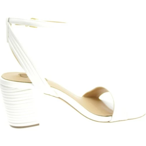 Exé Shoes ADELE-477 Sandales et Nu-pieds Couleur Blanc 7 Exé Shoes ADELE-477 Sandales et Nu-pieds Couleur Blanc – Image 5